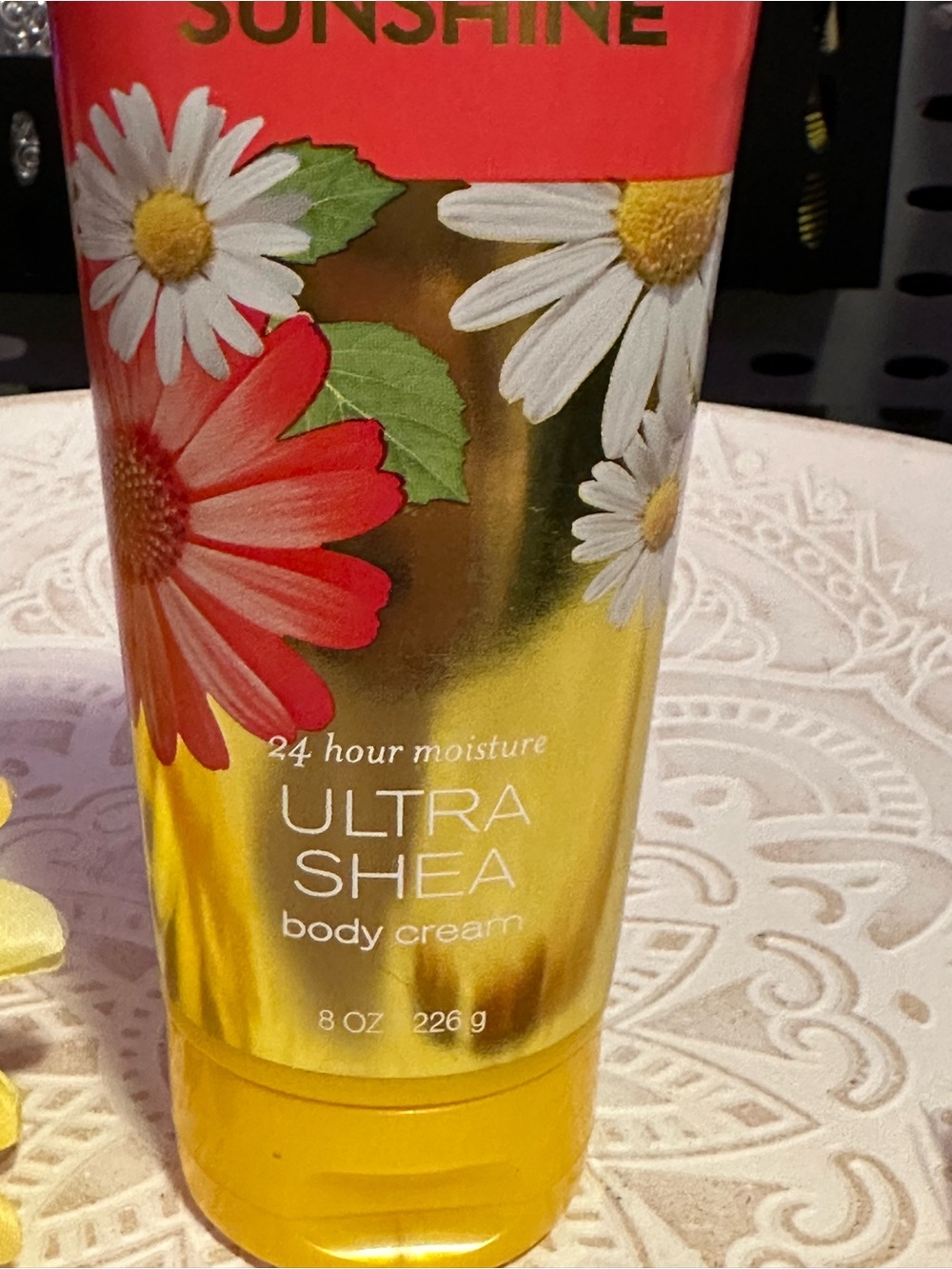 Bath & Body Works Love & Sunshine Hand Cream - Yellow & Red - Picture 7 of 7